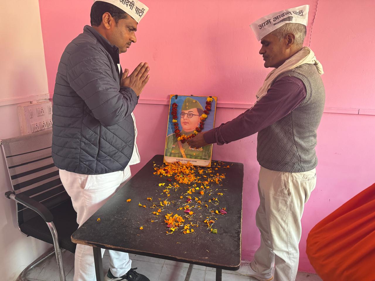 आजमगढ़। आम आदमी पार्टी आजमगढ़ इकाई द्वारा महान स्वतंत्रता सेनानी नेताजी सुभाष चंद्र बोस की