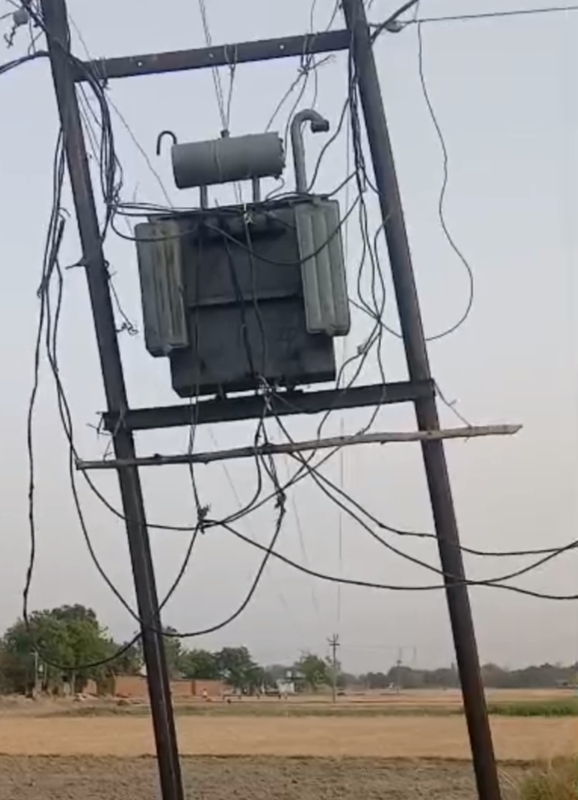 पत्रकारों के तीखे सवालों को गंभीरता से लेते हुए बिजली विभाग के लोगों ने लिया संज्ञान बदल दिए गए जर्जर केबल