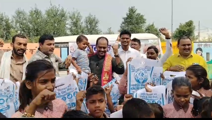 अनुराग सिंह सोनू के जन्मदिवस पर बधाइयों का तांता, बच्चों को वितरित की गई शैक्षिक सामग्री